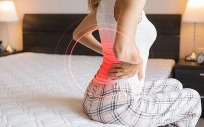 Illustration showing hip joint anatomy and cartilage damage leading to hip replacement surgery